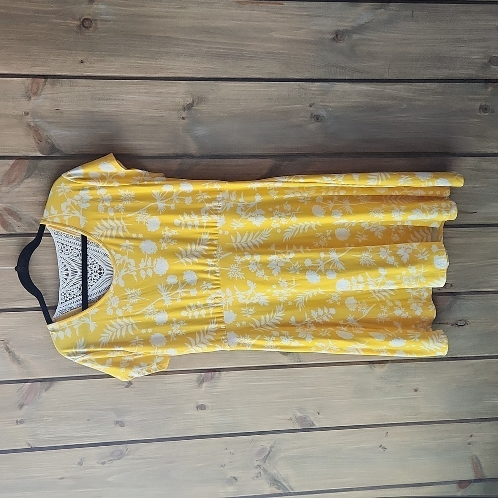 Bobbie Brooks Yellow and White Floral Knit Dress Medium